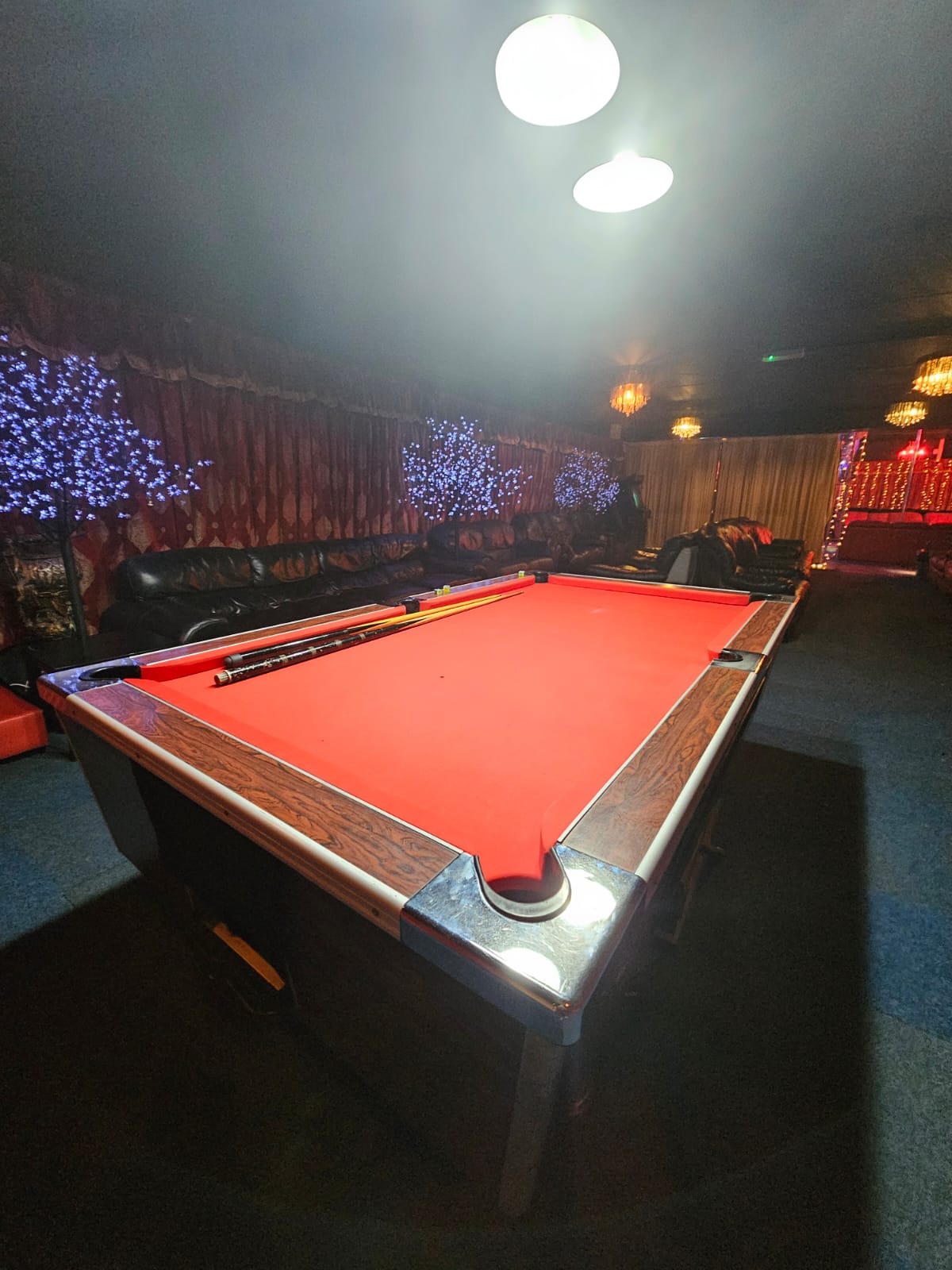 Pandora pool table